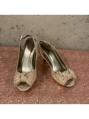 Mootsies Tootsies Satiny Gold Open Toe Sling Back Heels - Size 6.5